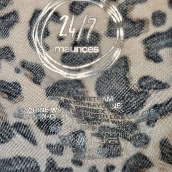 Leopard Print Women's Top - Picture 3 of 4